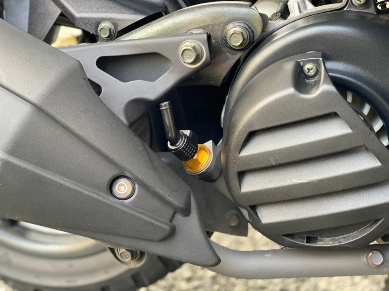 UmaRacing 45度オイルブリーザーアタッチメントA【シグナス/PCX/モンキー/グロム/APE/カブ/zoomer】レッド