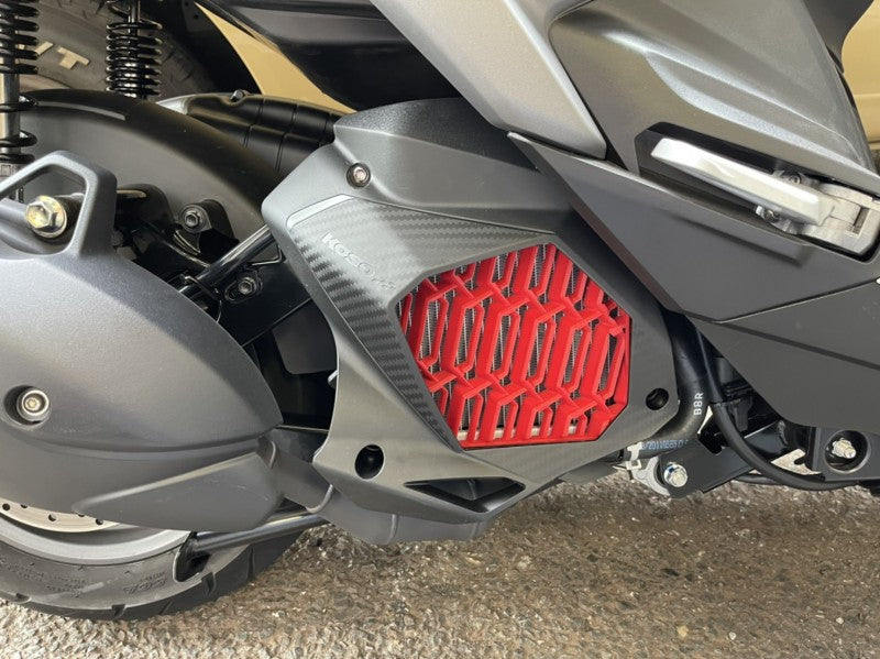 KOSO ラジエーターカバー【シグナスGRYPHUS(6型)/BWS125(3型)/NMAX125/155(2型/V2)/X FORCE】レッド