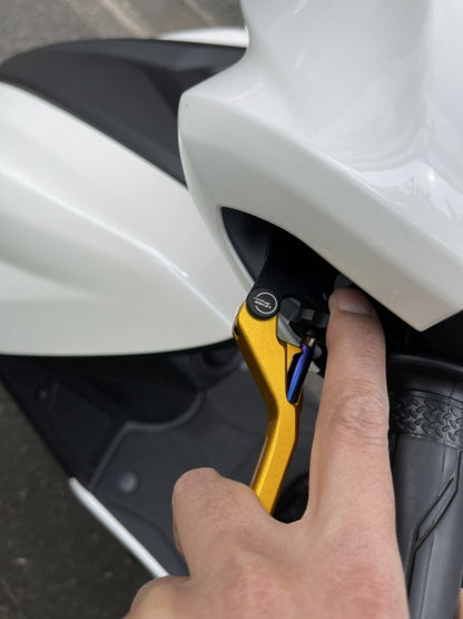 AR APEXX 調整式ブレーキレバー左右セット【シグナスGRYPHUS6型/UBS車専用】レッド