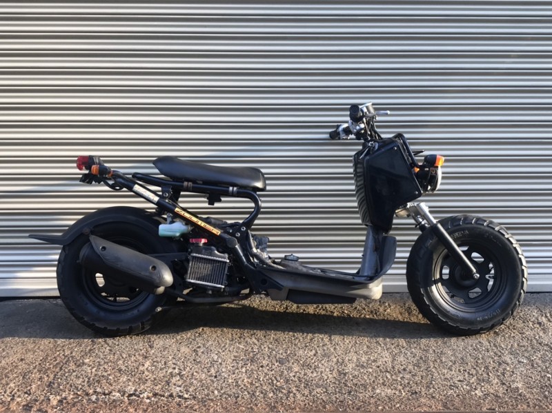 Zoomer ローダウンシートフレーム ミスティーブラック フラットタイプ Kn企画 スクーター オートバイ バイク 改造パーツ 輸入パーツの通信販売