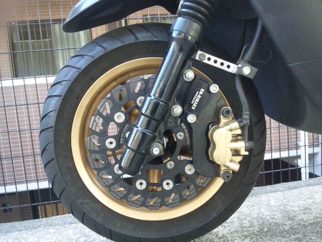 ビッグローター用 キャリパーサポート ブラック BWS125【46P】 KN企画 スクーター・オートバイ・バイク 改造パーツ  輸入パーツの通信販売