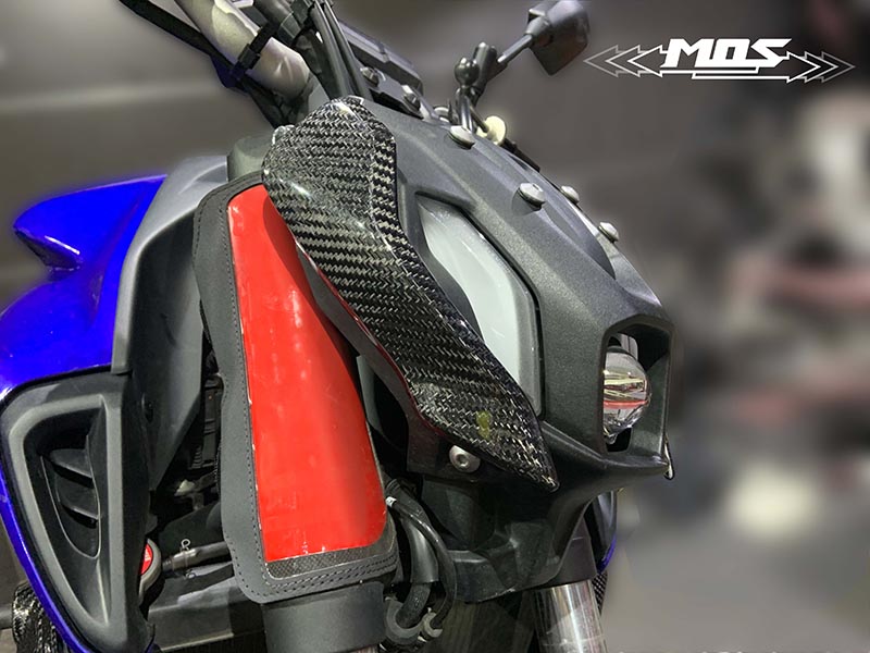 MOS カーボンヘッドライトサイドカバー 【MT-07/2021年モデル】 | KN